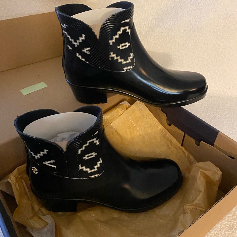 Pendleton Womens Black Ankle Boots with Patterned Design